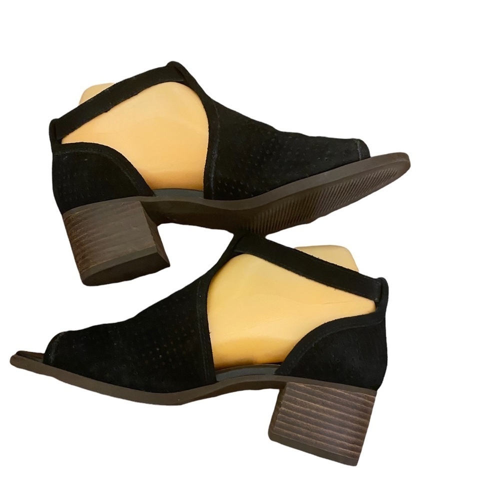 Kookaburra by Ugg shoes